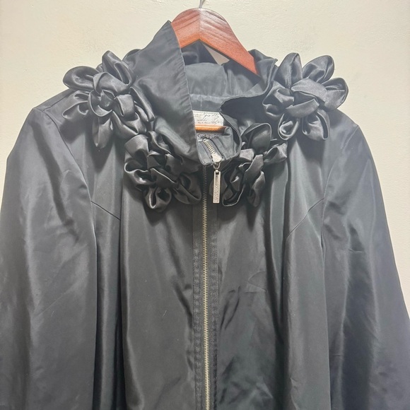 Kenzie Black Bell 3/4 Sleeve Full Zip Ruffle Floral Collar Size Large - Picture 8 of 12